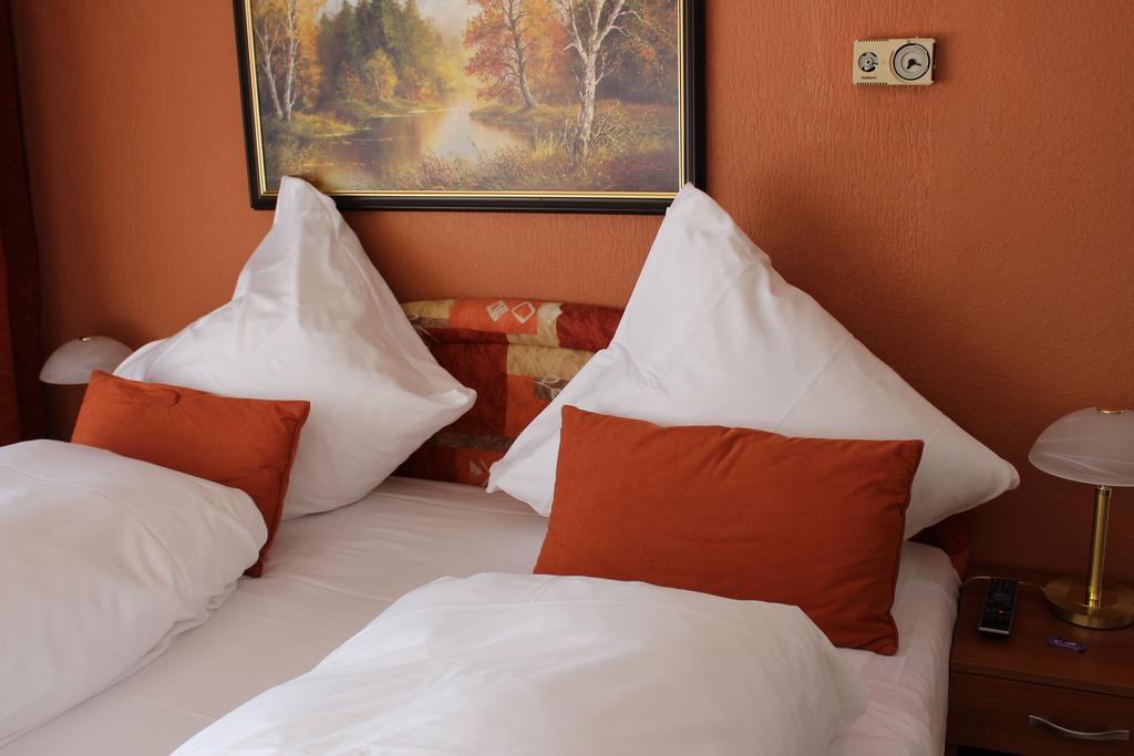 Legend Hotel Biebesheim am Rhein Zimmer foto