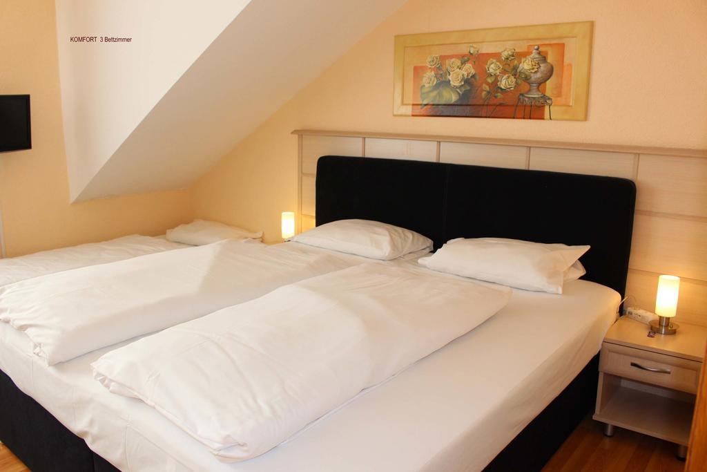 Legend Hotel Biebesheim am Rhein Zimmer foto