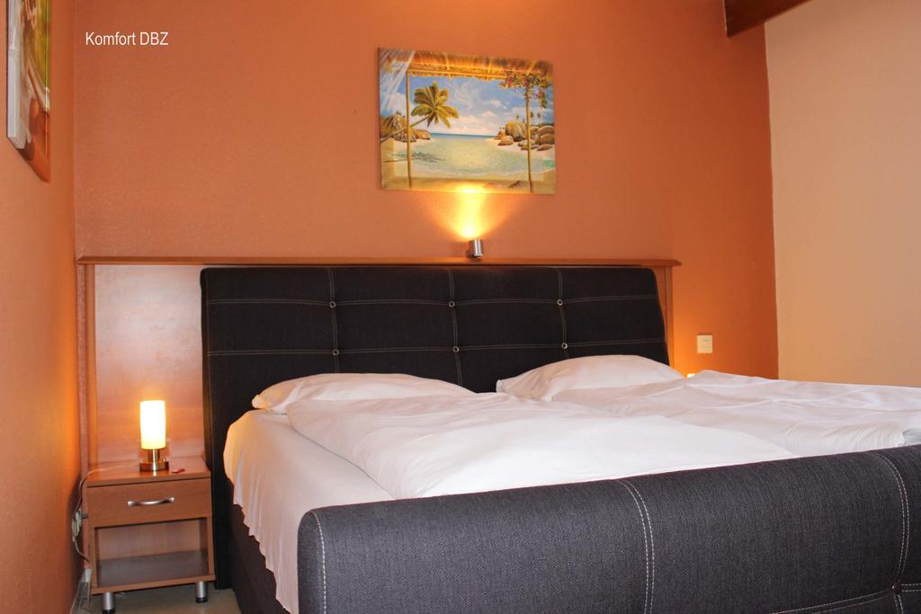 Legend Hotel Biebesheim am Rhein Zimmer foto