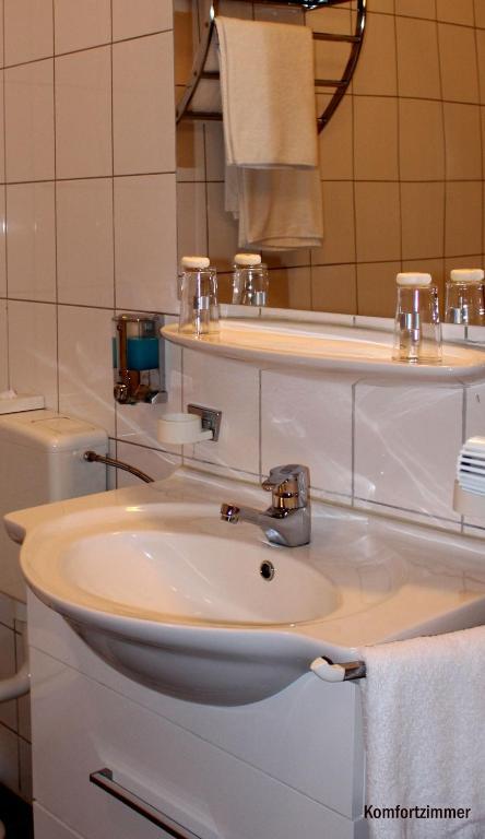 Legend Hotel Biebesheim am Rhein Zimmer foto